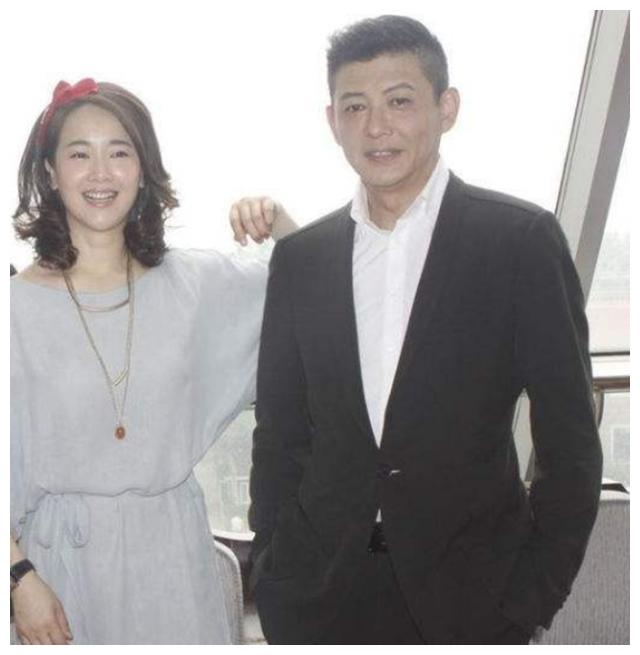 "央视名嘴"程前:跟董卿同居6年分手,如今娶小20岁娇妻