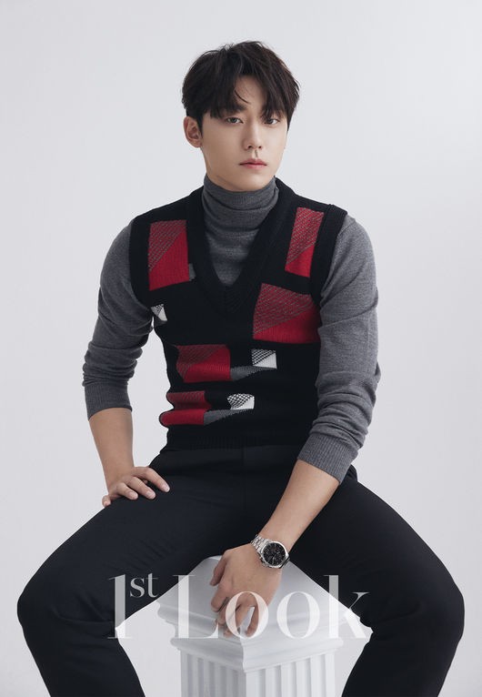 韩星李到晛最新杂志写真 秋冬造型帅气十足