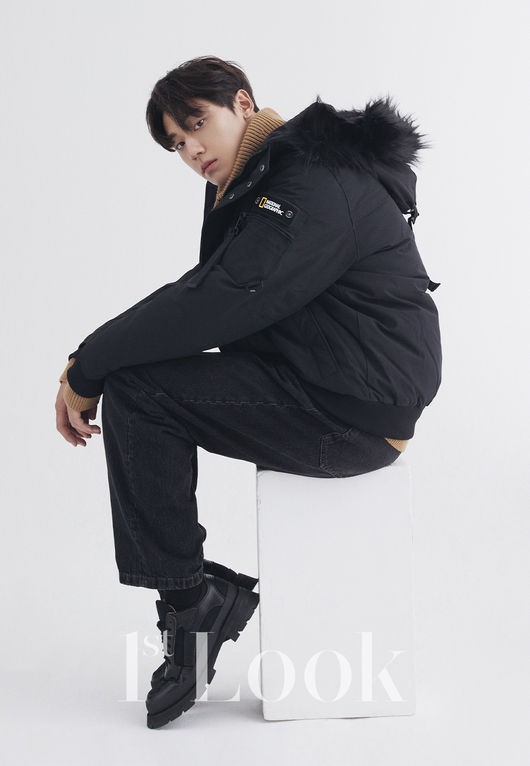 韩星李到晛最新杂志写真 秋冬造型帅气十足