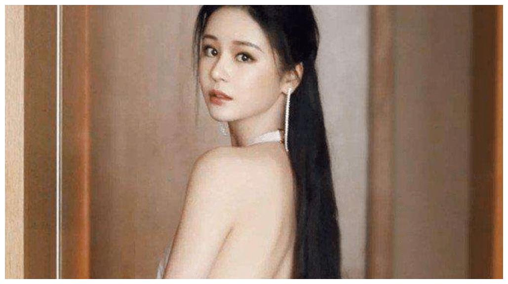 从这也可以看出王晶对于邱淑贞的执念到底有多深了,不过也给邱意浓