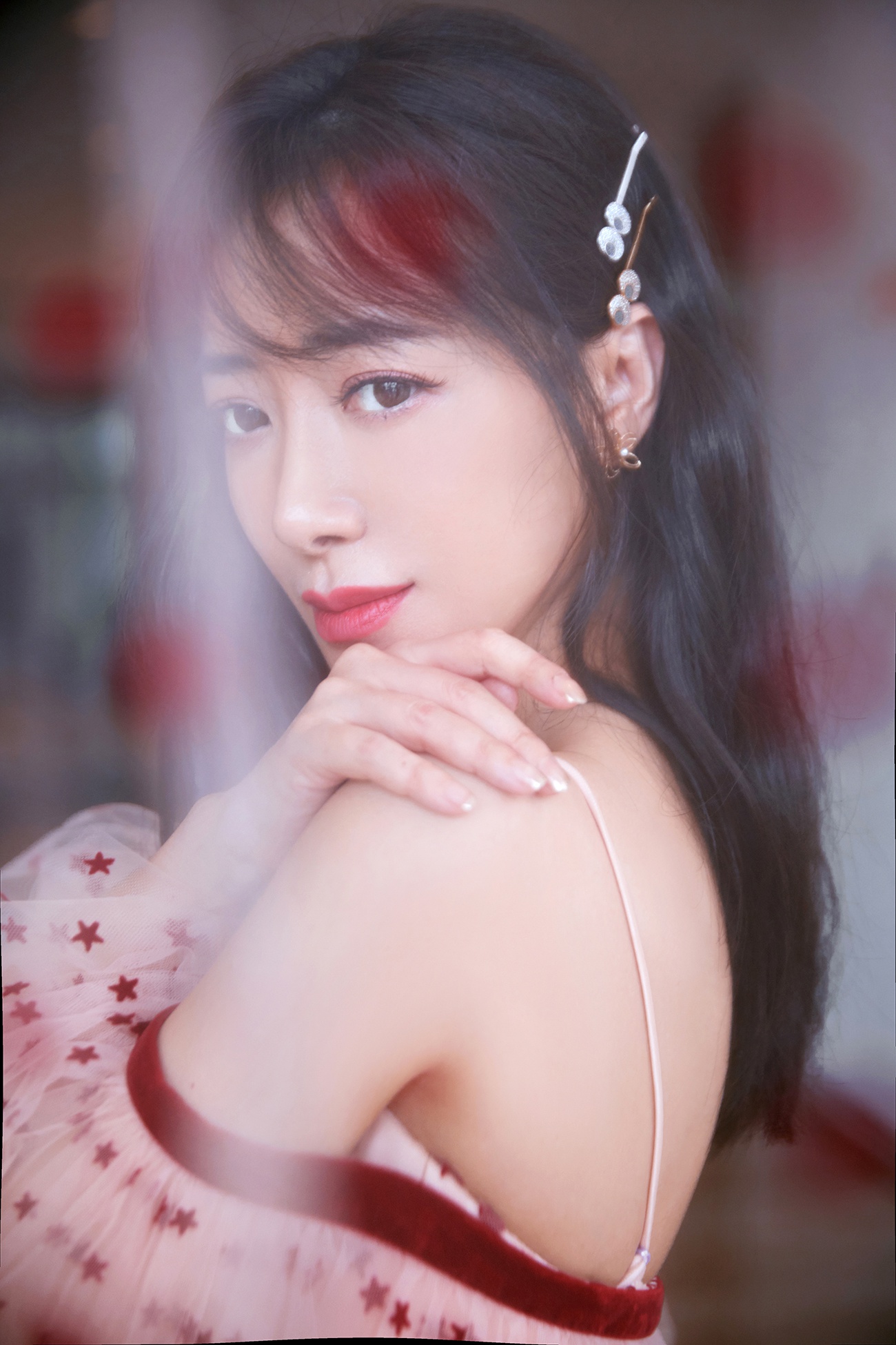 陈紫函粉色纱裙写真气质温婉《天涯客》杀青在即宁波横店两地奔波