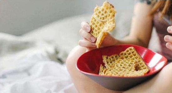 孕期不宜吃的5种零食,你却偷偷在吃,为了胎儿健康孕妈要忌口休闲区蓝鸢梦想 - Www.slyday.coM 孕期不宜吃的5种零食,你却偷偷在吃,为了胎儿健康孕妈要忌口休闲区蓝鸢梦想 - Www.slyday.coM