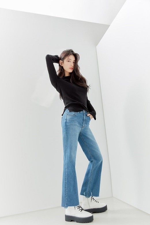 裴秀智率先占领春季牛仔时尚 公开清纯魅力写真