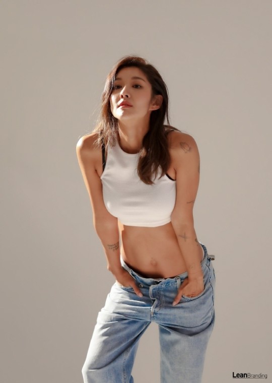 韩女星金彬雨成功减肥20公斤 开心晒照秀身材