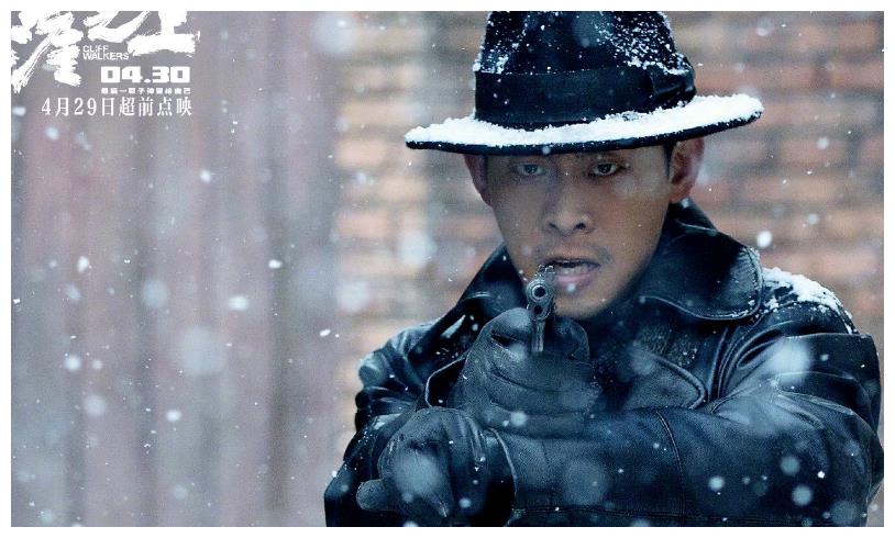 电影《悬崖之上》,二组下车后,特务已经知道了小兰的身份休闲区蓝鸢梦想 - Www.slyday.coM 电影《悬崖之上》,二组下车后,特务已经知道了小兰的身份休闲区蓝鸢梦想 - Www.slyday.coM