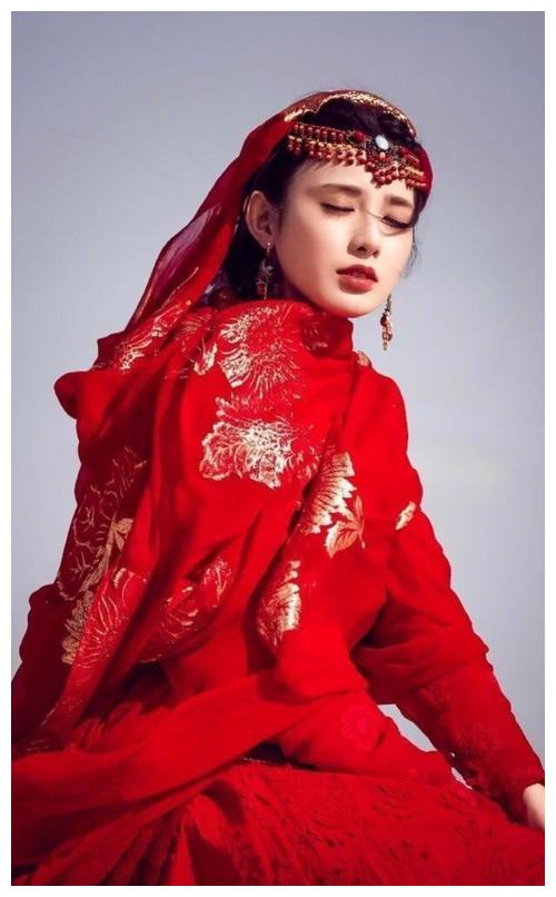 其实女星红衣古装让人惊艳的还有很多,不少女星要比彭小苒都要美.