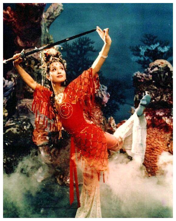 她被称为西游记第一美多年绯闻缠身51岁二婚选择成为丁克