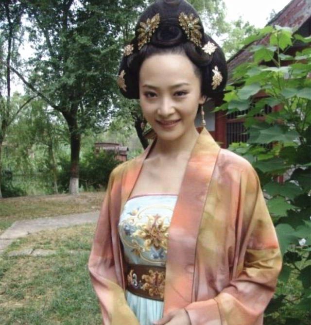 因神探狄仁杰走红却不顾舆论为黄海波生孩子37岁美貌依旧