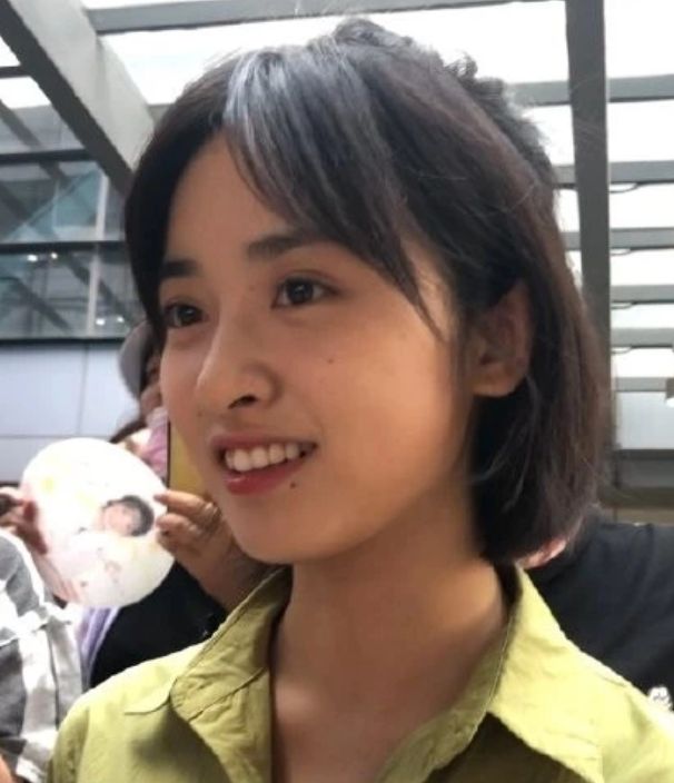 沈月高清生图被疯传,唇下的痣都清晰可见,网友:这皮肤我酸了