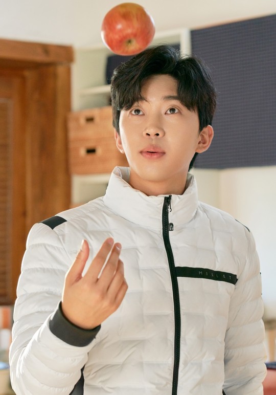 韩国歌手林英雄为代言品牌拍摄的一组写真今天首次曝光