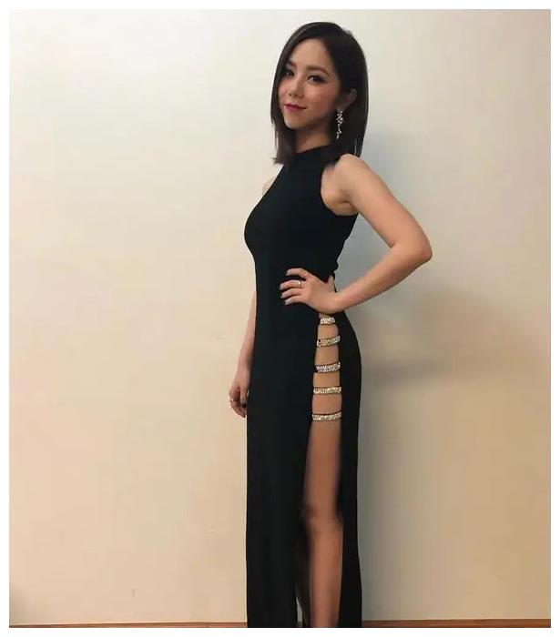 4月发文:邓紫棋为证明自己腿瘦,把旗袍开叉到腰间