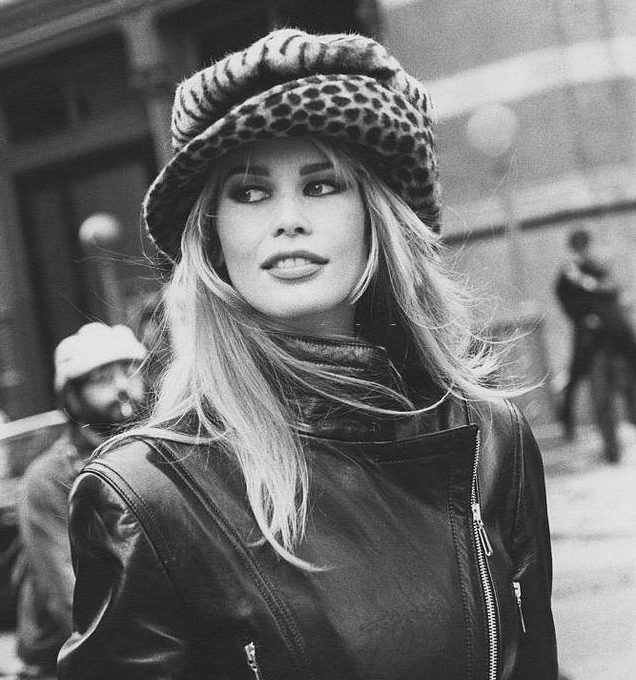 超模克劳迪娅·希弗一双迷人的蓝眼睛,太吸引眼球了