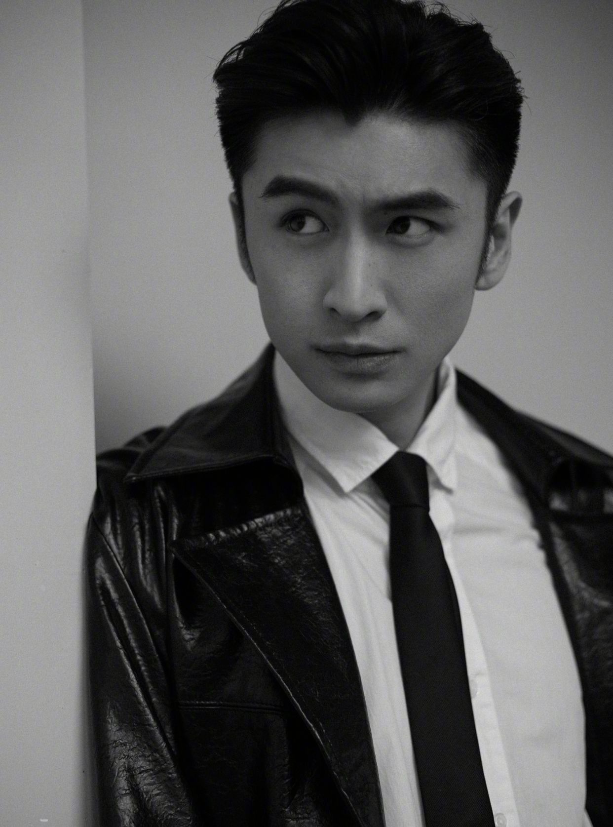 张云龙大背头造型示人,黑白写真尽显型男魅力,男友力爆棚_高清图集