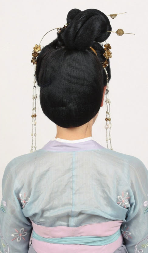 唐风少女造型变形灵蛇髻包发