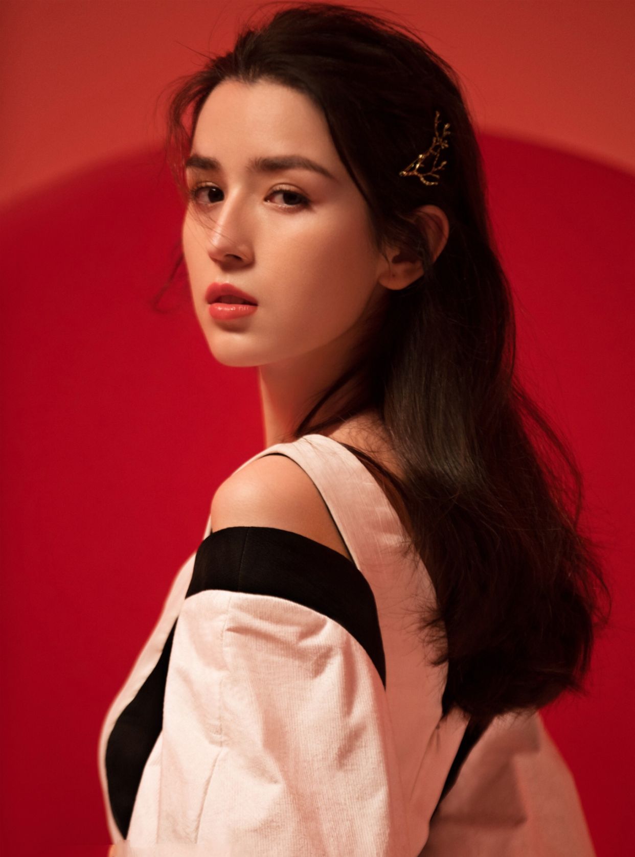 96年美女演员,哈妮克孜,妩媚妖娆__财经头条