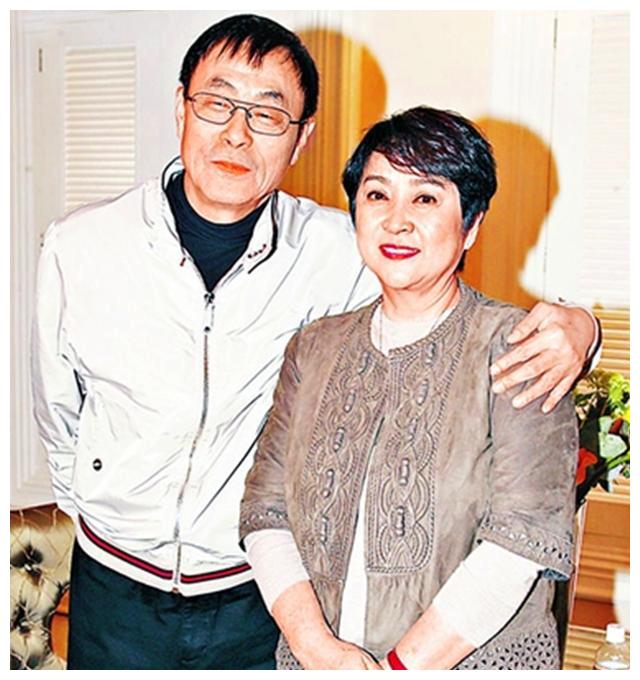 谢霆锋父亲的第一任妻子太美丽,鬼才导演为她离婚,结局太狗血