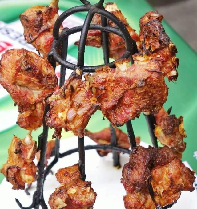 架子肉烧烤巨无霸新疆人吃肉好霸气