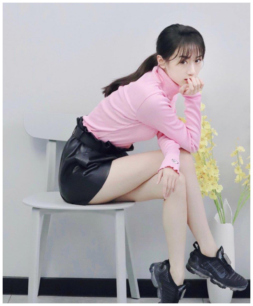 袁冰妍化身冷艳小姐姐,大地色男友风西装又酷又飒,小女生大魅力