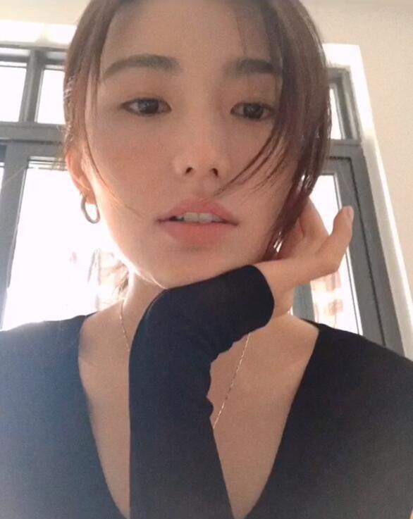 李亚鹏再婚得二胎海哈金喜低调改网名海量写真曝光气质超绝