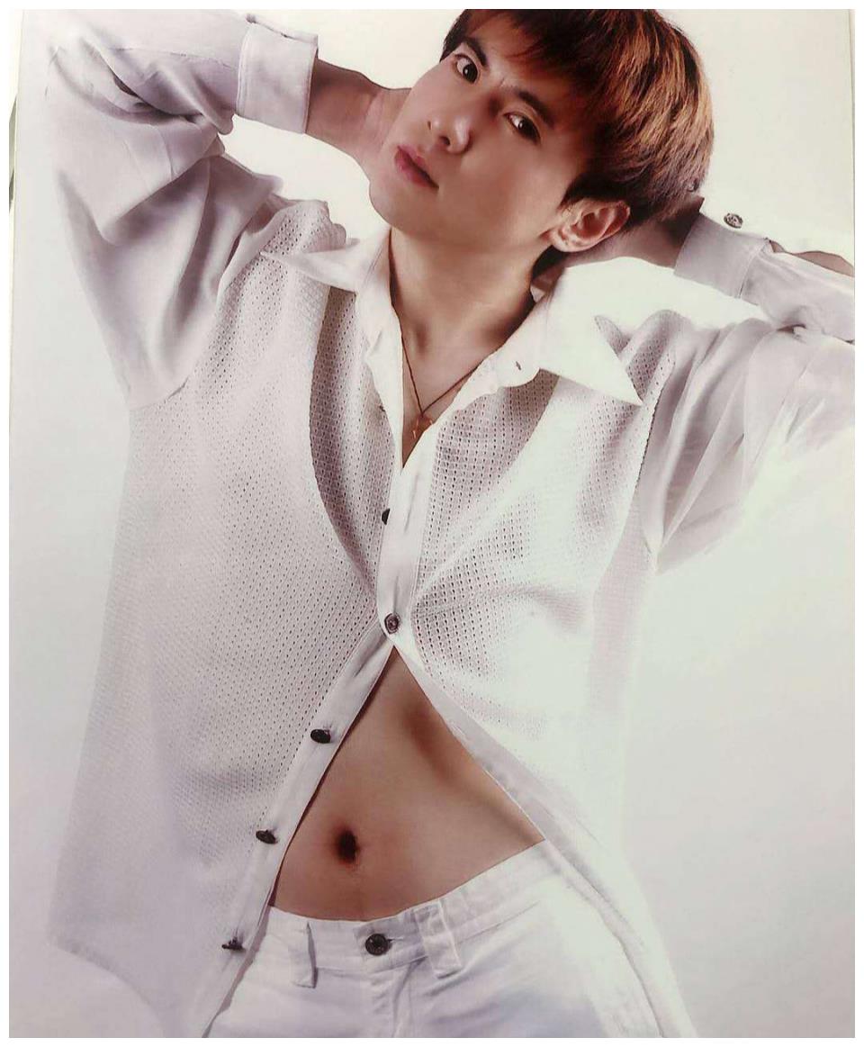 沈腾早年写真照片被ai修复发型很潮唇红齿白真是个小鲜肉