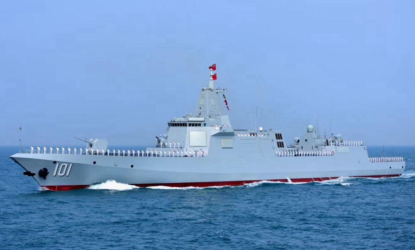 055型万吨驱逐舰由此可见,西方观察家对我国的军工业水平非常有信心.