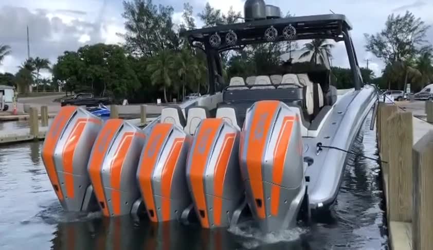 拥有5台发动机的快艇,就算使用一个发动机工作,都能正常行驶!