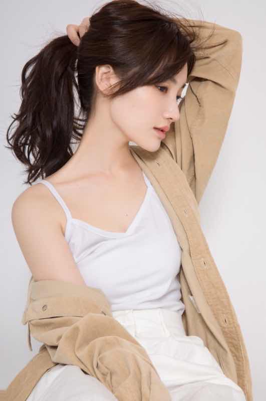 "最美校服女生"高晴仙系写真曝光,完美诠释甜美时尚风