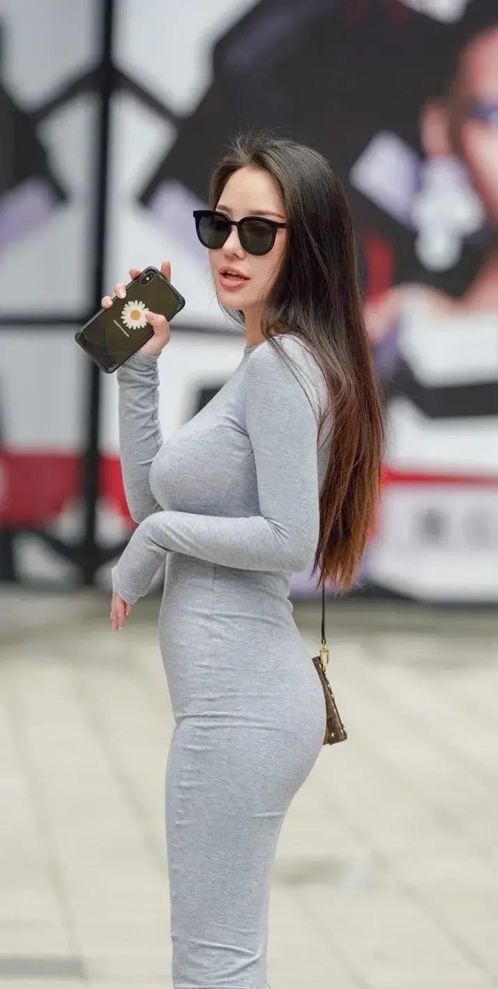 "沙漏型"身材怕穿包臀裙,身材轮廓太凸显,有些婀娜多姿!
