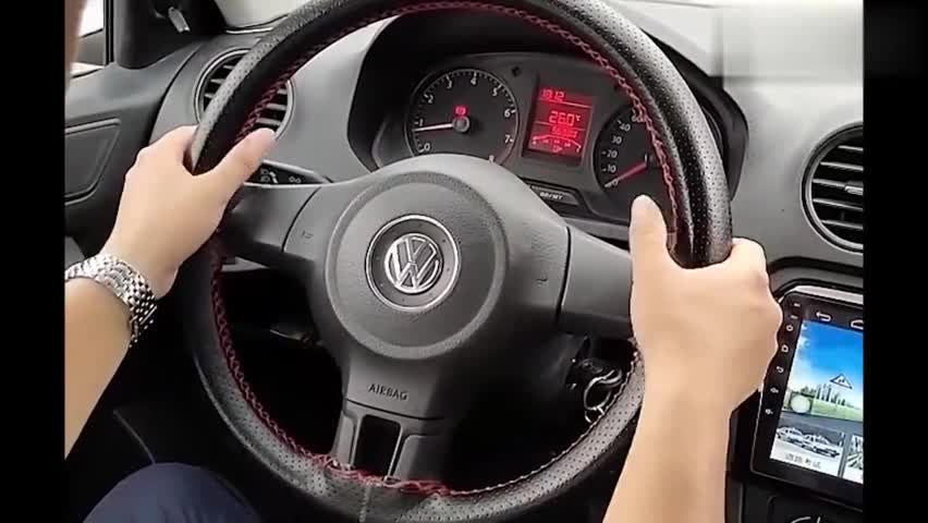 新手学车,方向盘的打法很重要,听教练的就对了!