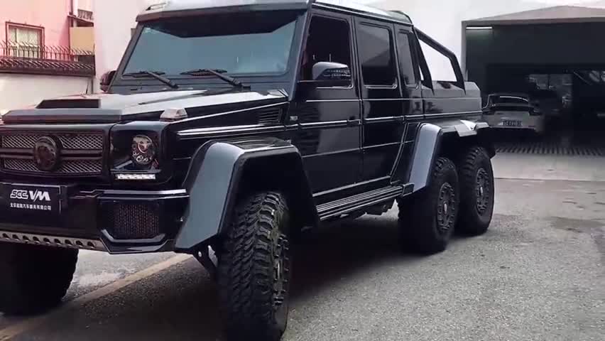 巨无霸奔驰6x6开坦克一样的感觉