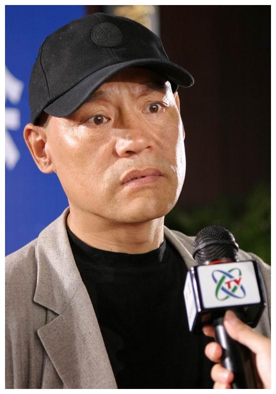 老戏骨巍子离婚时净身出户后与史兰芽相恋如今儿子成实力派