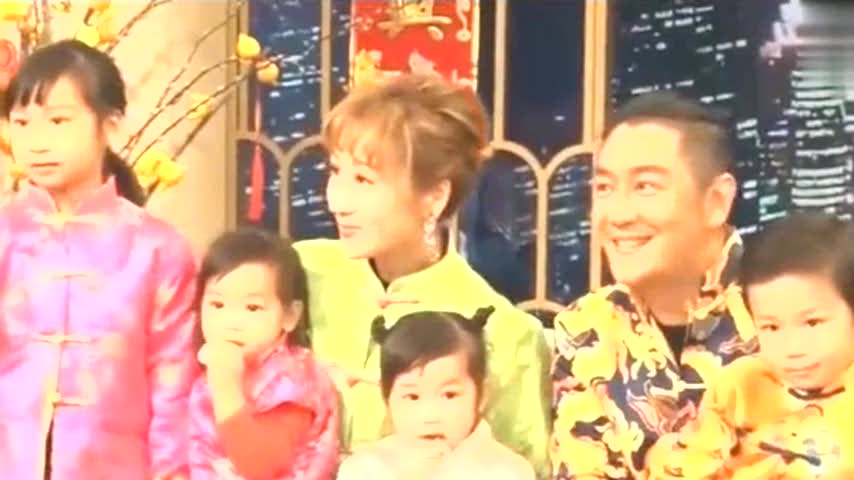 陈浩民一家6口退月租14万豪宅搬回旧屋 老婆躺病床无奈直播带货