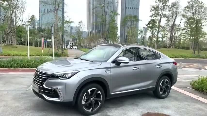 长安首款轿跑suv长安cs8