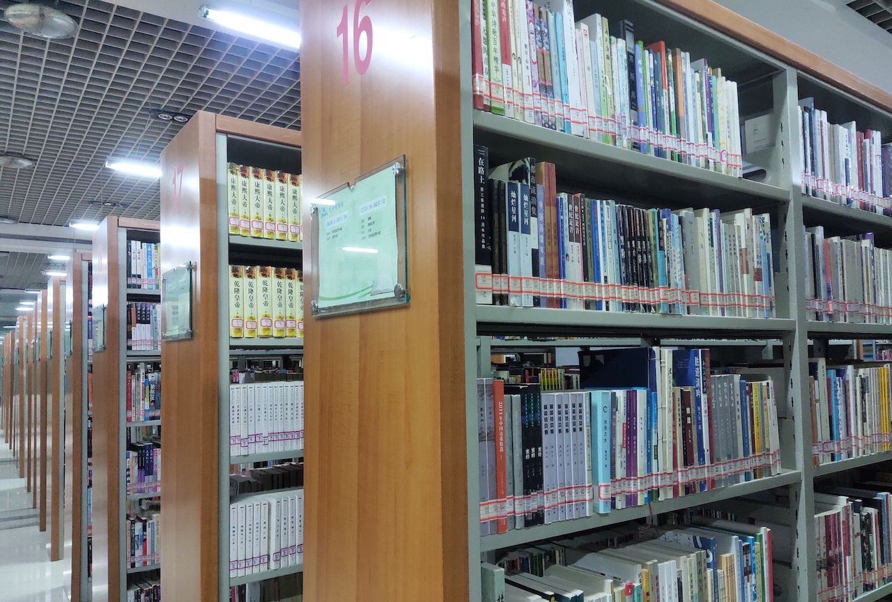新疆库尔勒的公共阅读空间——巴州图书馆