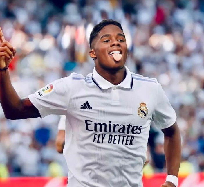 感谢C罗,隔空为皇马立功!7200万新大罗:C罗是我偶像,才加盟休闲区蓝鸢梦想 - Www.slyday.coM 感谢C罗,隔空为皇马立功!7200万新大罗:C罗是我偶像,才加盟休闲区蓝鸢梦想 - Www.slyday.coM