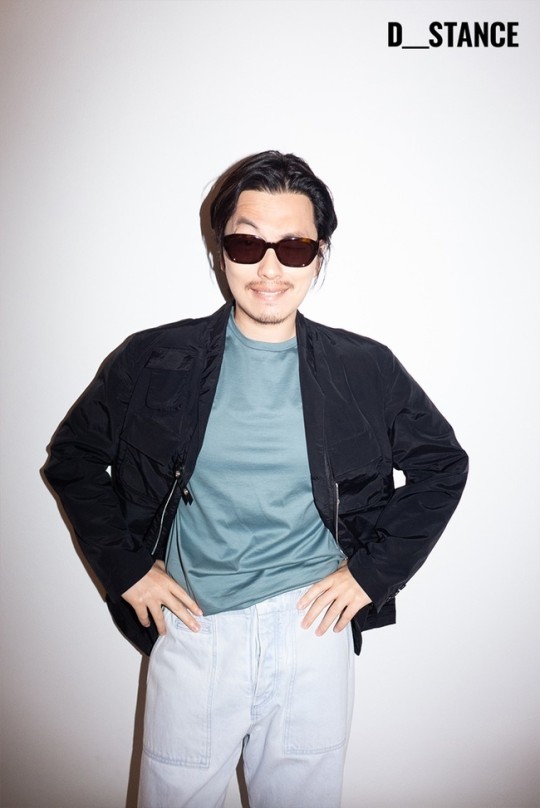 韩国艺人李东辉最新杂志写真曝光