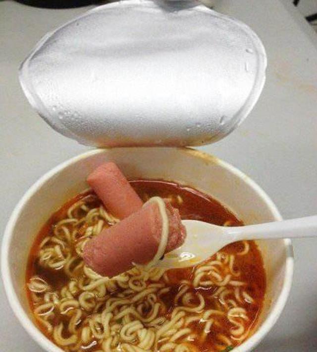 吃泡面离不开这5种食材搭档火腿肠不算什么敢吃它的才是狠人