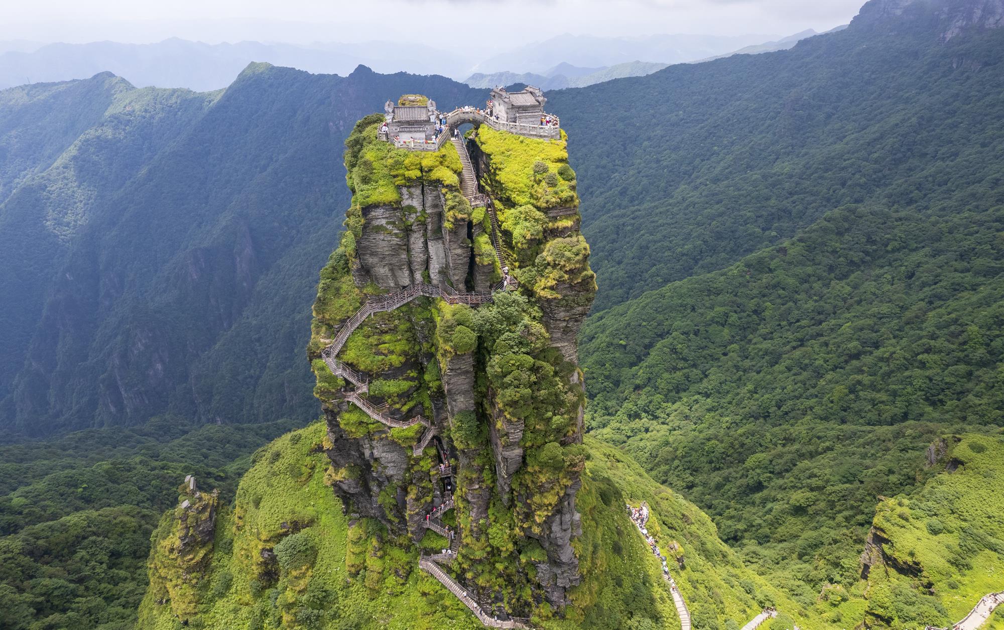 航拍贵州铜仁梵净山,云雾缭绕宛如一座天空之城_高清图集_新浪网