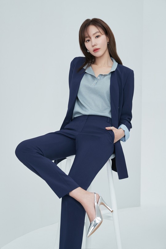 韩国女艺人金雅中最新代言宣传写真曝光