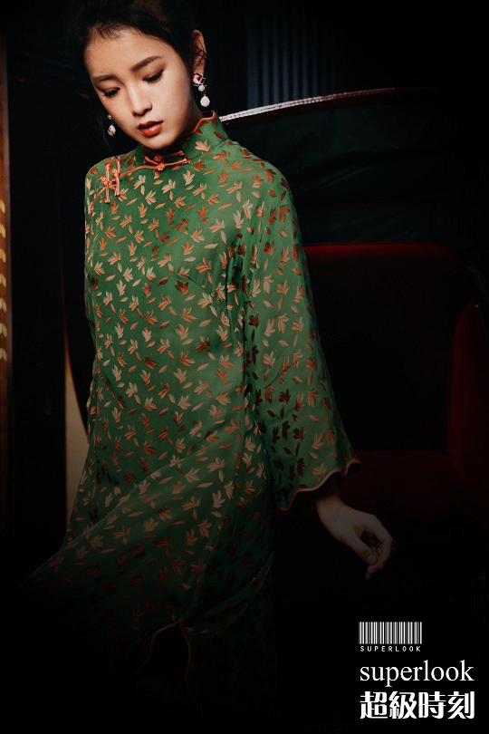 孙雅丽受邀参加艺术活动,复古旗袍彰显优雅韵味