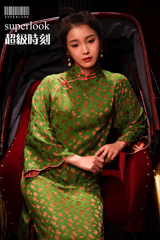 孙雅丽受邀参加艺术活动,复古旗袍彰显优雅韵味