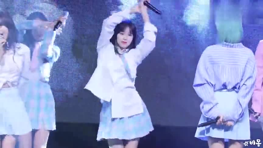 韩国女团twice成员名井南表演whatislove 笑容甜美很有朝气