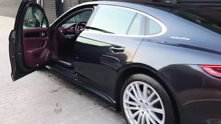 保时捷内饰展示,打开帕拉梅拉的车门,奔驰宝马都低调了!