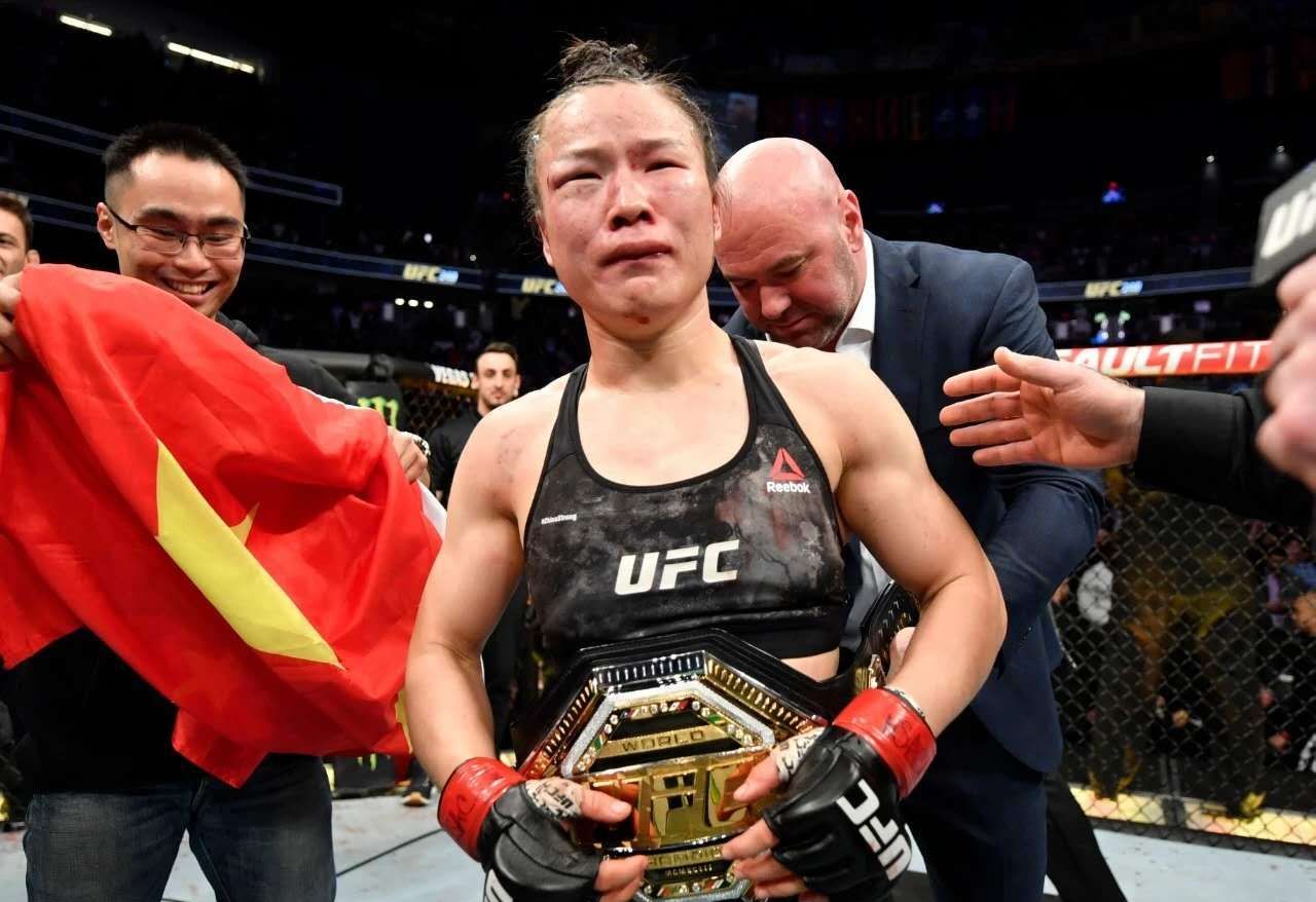 张伟丽八角笼狂怼五回合,乔安娜被打的进医院痛哭