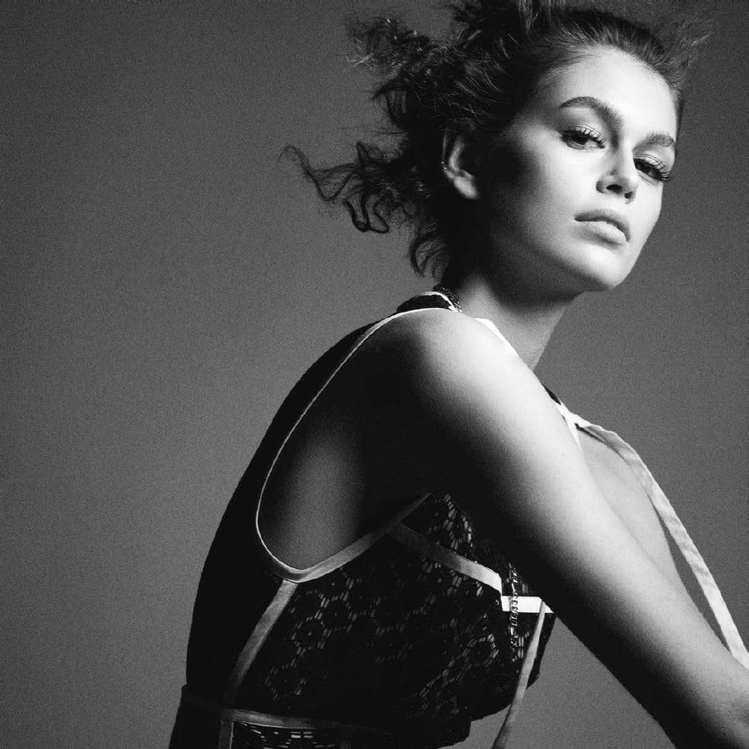 超模kaia gerber 拿下vogue双封面 摩登帅气而随性