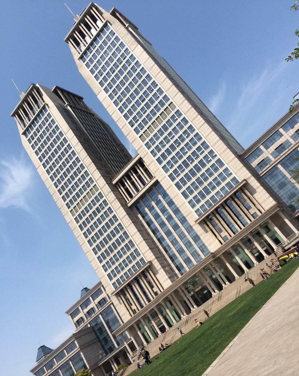 中国最高教学楼:只差8米就成摩天大楼,建成15年至今无人超越