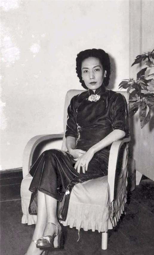 一直也没有回来,像孟小冬,章遏云,顾正秋,戴绮霞等等京剧艺人都是如此