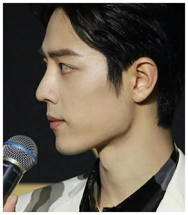 肖战 素颜路透 不化妆 生图都好看,各有各的味道!