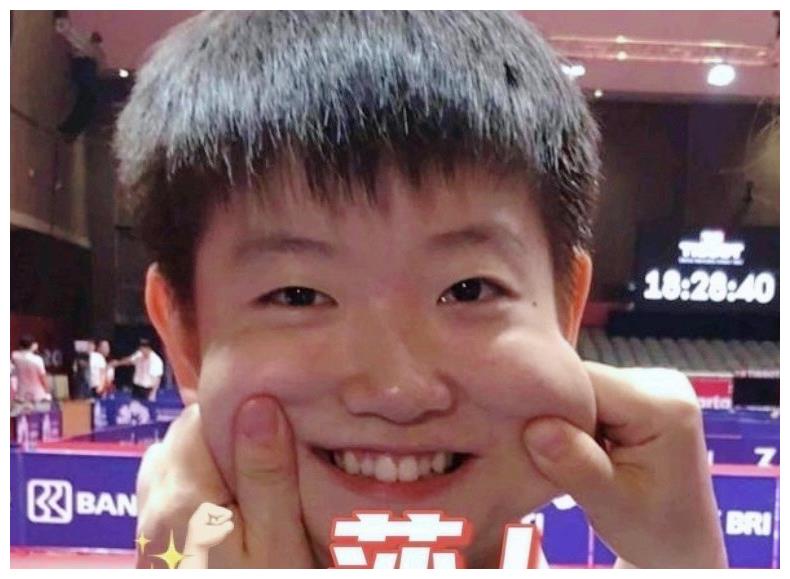 孙颖莎奶凶训自己萌翻网友:太可爱了!是个没有感情的"莎"手