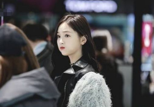 吴宣仪新造型兔耳朵,裙子样式却成亮点,网友:破烂穿出高级感!